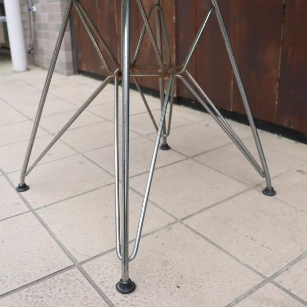 ハーマンミラー社　イームズ　シェルチェア　エッフェルベース　ワイヤーベース Hermanmiller(ハーマンミラー)社のイームズ ワイヤーベース