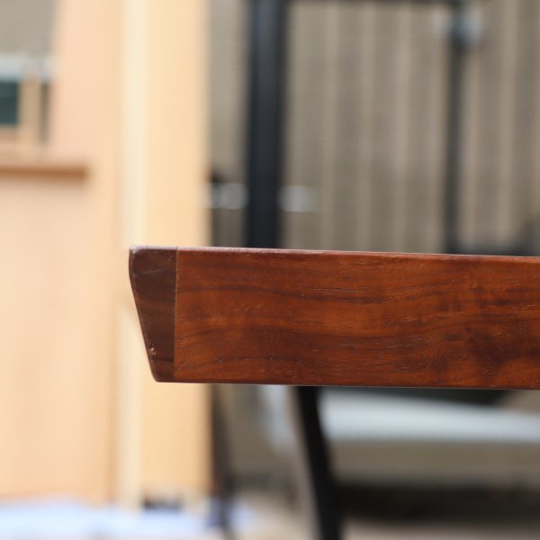 北欧デンマークのtボーコンセプトのr ウォールナット  ダイニングテーブルです。ワイドなサイズとシンプルでスタイリッシュなデザインがモダンなインテリアにおススメ♪   　 ココエルマ