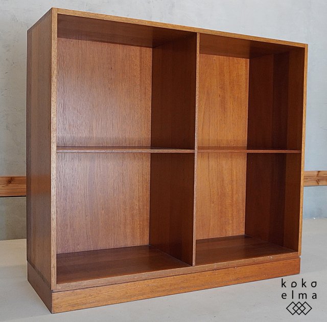 北欧デンマークよりSoborg Mobler(ソボーモブラー)社製の Christian Hvidtデザイン マホガニー材 ブックシェルフ/ブックケース。コンパクトでスッキリとしたヴィンテージ本棚。