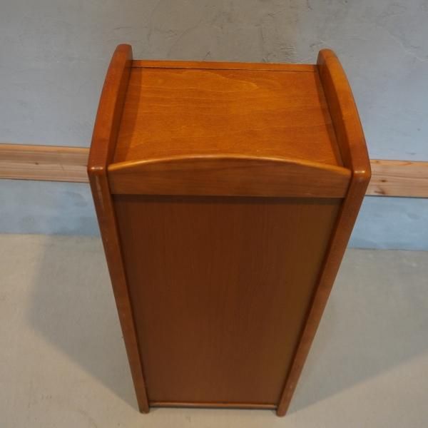 国内老舗家具メーカーkarimoku(カリモク家具)のスリッパラック 国内老舗家具メーカーkarimoku(カリモク家具)のスリッパラック