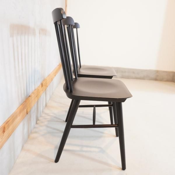 TON(トン)のIronica ウィンザーチェア2脚セットです。レストラン