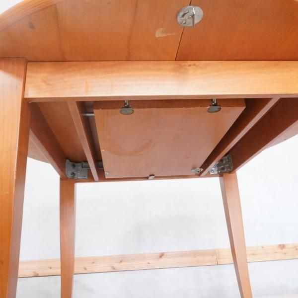 Cassina ixc.(カッシーナ イクスシー)で取り扱われていた優美な Cassina ixc.(カッシーナ イクスシー)で取り扱われていた優美な