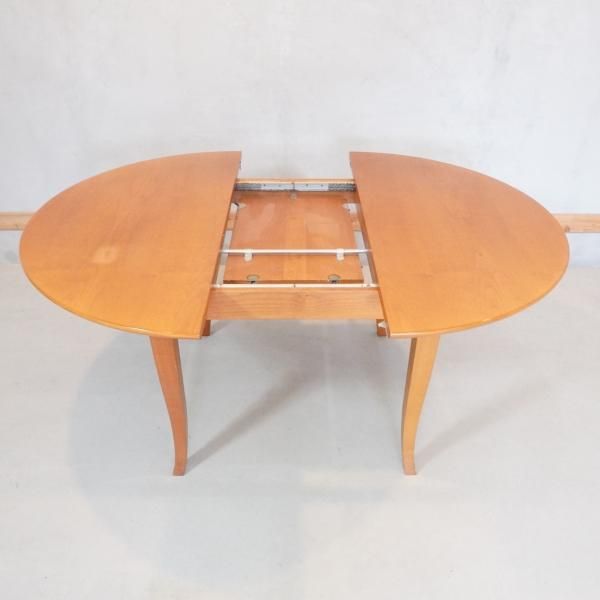 Cassina ixc.(カッシーナ イクスシー)で取り扱われていた優美な Cassina ixc.(カッシーナ イクスシー)で取り扱われていた優美な