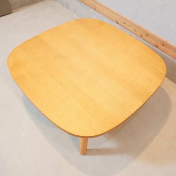 人気の無印良品(MUJI)の正方形こたつテーブルです。木の 人気の無印良品(MUJI)の正方形こたつテーブルです。木の