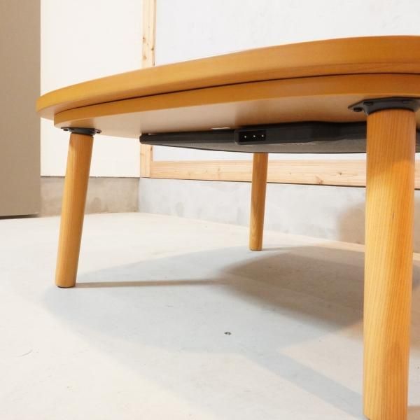 人気の無印良品(MUJI)の正方形こたつテーブルです。木の 人気の無印良品(MUJI)の正方形こたつテーブルです。木の