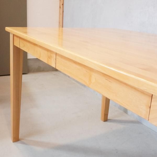 鹿児島の家具メーカー宮之城木工のアルダー無垢材を使用したダイニングテーブルです。天然木のナチュラルな質感が魅力の食卓は引き出し4杯付きでカトラリーや小物収納も出来使い勝手抜群♪  - kokoelma -ココエルマ- 雑貨・中古家具・北欧家具・アンティーク家具の通販 
