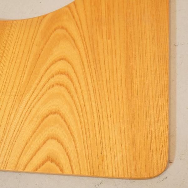 天童木工(TENDO)のケヤキ材板目を使用した曲木 座椅子です 天童木工(TENDO)のケヤキ材板目を使用した曲木 座椅子です