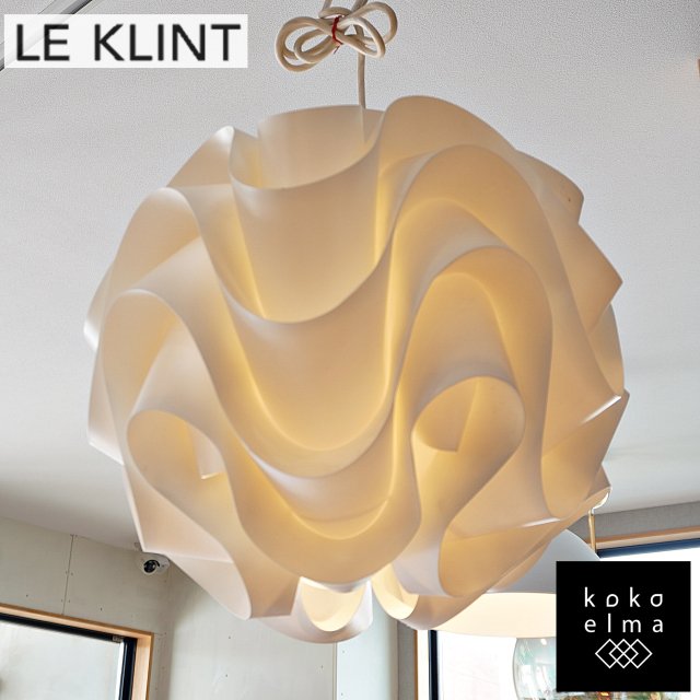 北欧の名作照明LE KLINT(レクリント)の172B ペンダントライトです。暖かい光とやさしい影が印象的な天井照明。ダイニングやリビング、寝室など様々なシーンで活躍するランプです♪