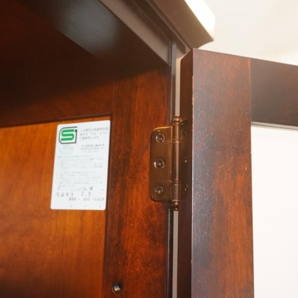 北海道民芸家具(HOKUMIN)のカバ無垢材を使用した、食器棚です