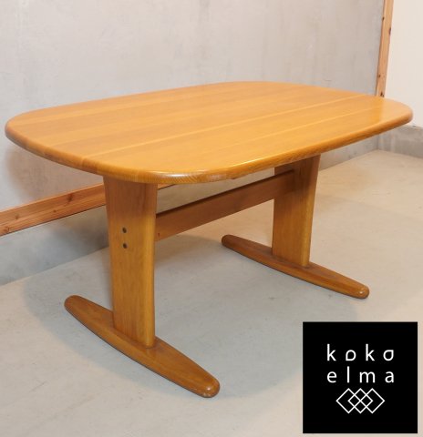 飛騨の家具メーカーKASHIWA(柏木工)のオーク無垢材  ダイニングテーブル。明るい色合いと丸みのあるフォルムがレトロな印象の食卓。シンプルな楕円型はダイニングを優しい雰囲気に。 - kokoelma　 -ココエルマ- 