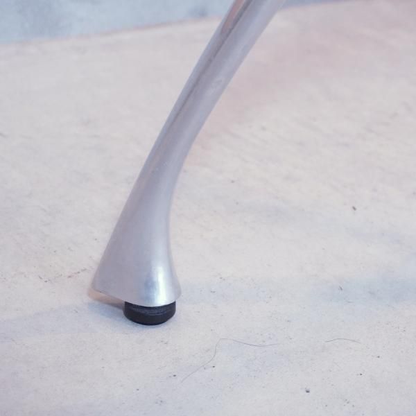 ADAL(アダル) のリンクダイニングテーブルLA-90Gです。円形のガラス天