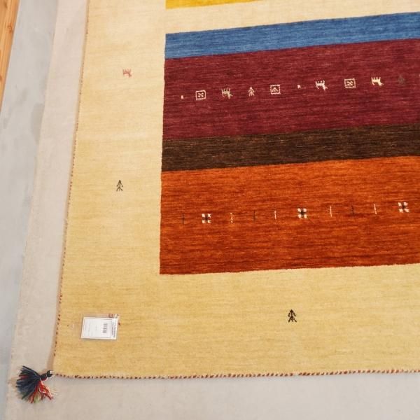 HAGIHARA(萩原)よりニュージーランドウールを使用したギャッベ 250×200cm！アンティーク風の愛らしいデザインと毛足が滑らかで遊び毛が 出にくいラグマット。多様なインテリアに馴染みます♪ - kokoelma -ココエルマ- 雑貨・中古家具・北欧家具・アンティーク家具の通販 