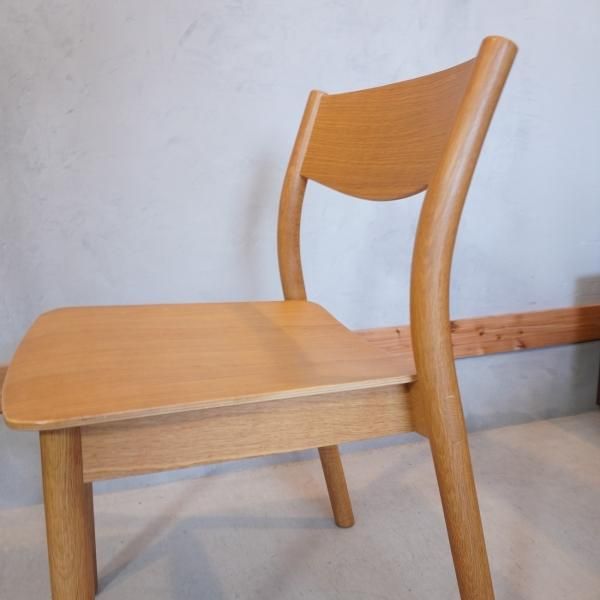 無印良品(MUJI)のREAL FURNITURE(リアルファニチャー) オーク材 ダイニングチェアー 2脚セット。北欧モダンスタイルなどナチュラルテイストにおススメの木製椅子は2人暮らしにもぴったり♪ - kokoelma -ココエルマ- 雑貨・中古家具 ・北欧家具・アンティーク家具の通販 