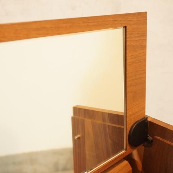 karimoku(カリモク家具)よりQT2811 ウォールナット材 ドレッサー karimoku(カリモク家具)よりQT2811 ウォールナット材 ドレッサー