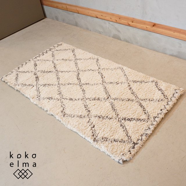KANEYO(カネヨウ)取り扱いの包み込まれるようなボリューム感のある毛足が特徴的なベルギー製シャギーラグです。主張しすぎないシンプルなデザインは空間にスッと馴染んでくれます♪
