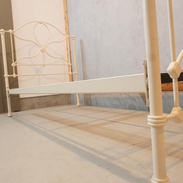 稀少なLAURA ASHLEY(ローラアシュレイ)Petula(ペトゥラ)シングル 稀少なLAURA ASHLEY(ローラアシュレイ)Petula(ペトゥラ)シングル