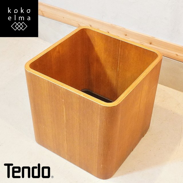 TENDO(天童木工)のプライウッドで作られたヴィンテージのプランターカバーです。チーク材を使用した鉢カバーは空間に明るさと温もりを与えてくれます！内側には水や土の受け皿となるトレイ付で利便性も◎