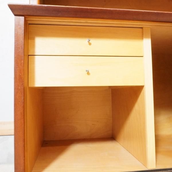 デンマークより入荷した、チーク材を使用したブックシェルフです デンマークより入荷した、チーク材を使用したブックシェルフです