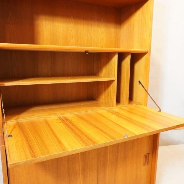 デンマークより入荷した、チーク材を使用したブックシェルフです デンマークより入荷した、チーク材を使用したブックシェルフです