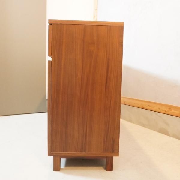人気の無印良品(MUJI)のウォールナット材キャビネット・木製扉 人気の無印良品(MUJI)のウォールナット材キャビネット・木製扉