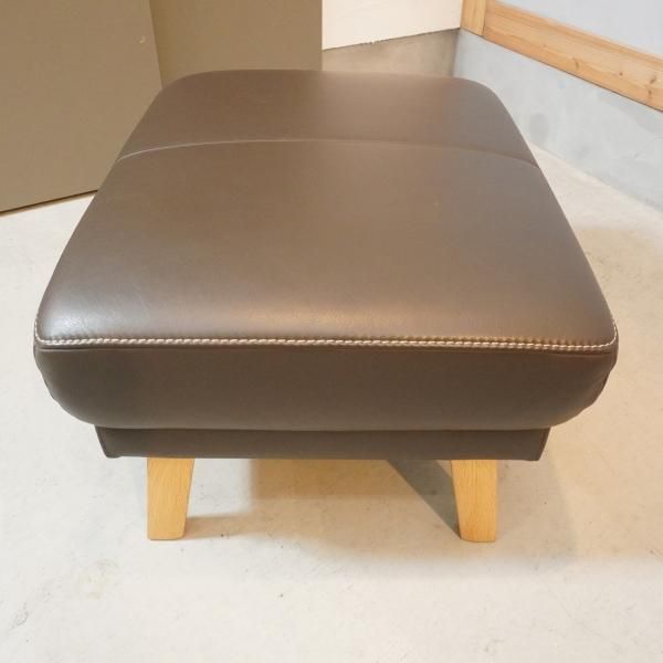 人気のkarimoku(カリモク家具)よりZU4606 本革 オットマンです 人気のkarimoku(カリモク家具)よりZU4606 本革 オットマンです