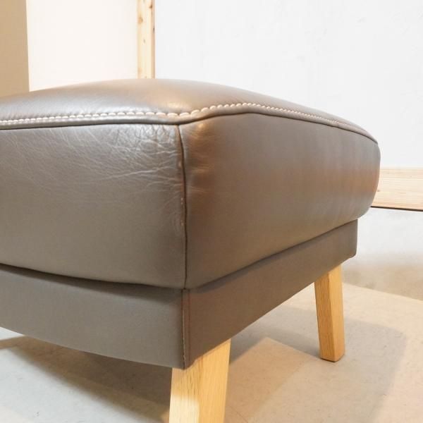 人気のkarimoku(カリモク家具)よりZU4606 本革 オットマンです 人気のkarimoku(カリモク家具)よりZU4606 本革 オットマンです
