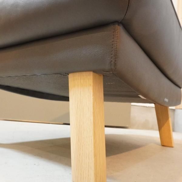 人気のkarimoku(カリモク家具)よりZU4606 本革 オットマンです 人気のkarimoku(カリモク家具)よりZU4606 本革 オットマンです