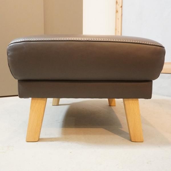 人気のkarimoku(カリモク家具)よりZU4606 本革 オットマンです 人気のkarimoku(カリモク家具)よりZU4606 本革 オットマンです