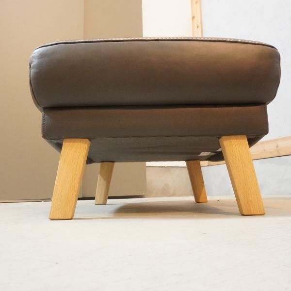 人気のkarimoku(カリモク家具)よりZU4606 本革 オットマンです 人気のkarimoku(カリモク家具)よりZU4606 本革 オットマンです