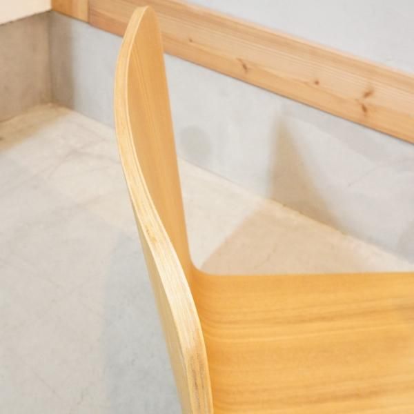 稀少な無印良品(MUJI)のタモ材を使用した曲木 座椅子 2脚セット 稀少な無印良品(MUJI)のタモ材を使用した曲木 座椅子 2脚セット