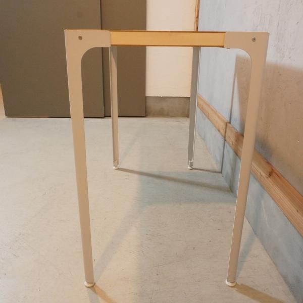 人気のMUJI(無印良品)のオーク材 パーソナルデスク。シンプルで 人気のMUJI(無印良品)のオーク材 パーソナルデスク。シンプルで
