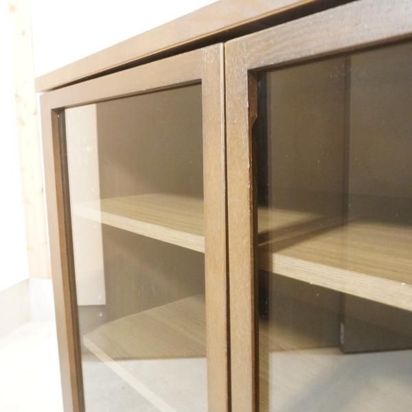 人気の無印良品(MUJI)のタモ材 キャビネット・ガラス扉です 人気の無印良品(MUJI)のタモ材 キャビネット・ガラス扉です