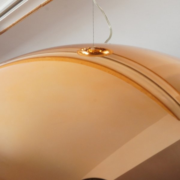 イタリアのデザイナーズ家具ブランドKARTELL(カルテル)のフェルーチョ・ラヴィアーニ デザイン  FL/Y(フライ)ペンダントライト。輝くシャボン玉のように美しい天井照明をモダンな空間のアクセントに - kokoelma　-ココエルマ-