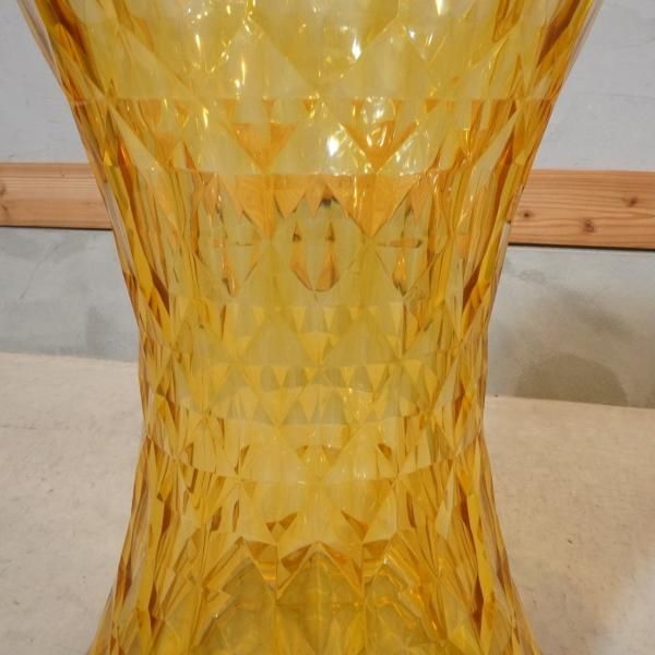イタリアのデザイナーズ家具ブランドKARTELL(カルテル)のSTONE
