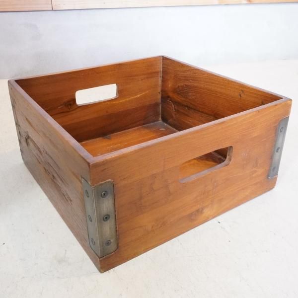 ACME FURNITURE(アクメファニチャー)のトロイ オープンシェルフ ACME FURNITURE(アクメファニチャー)のトロイ オープンシェルフ