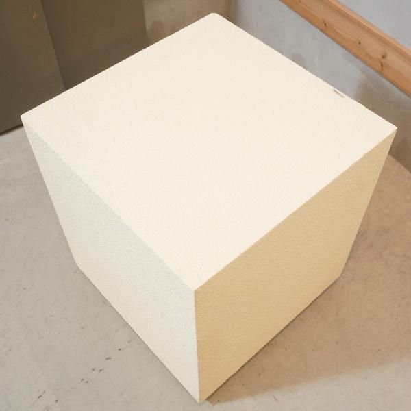 ZARA HOME(ザラホーム)のキューブテーブル/オフホワイトです。質感豊か 