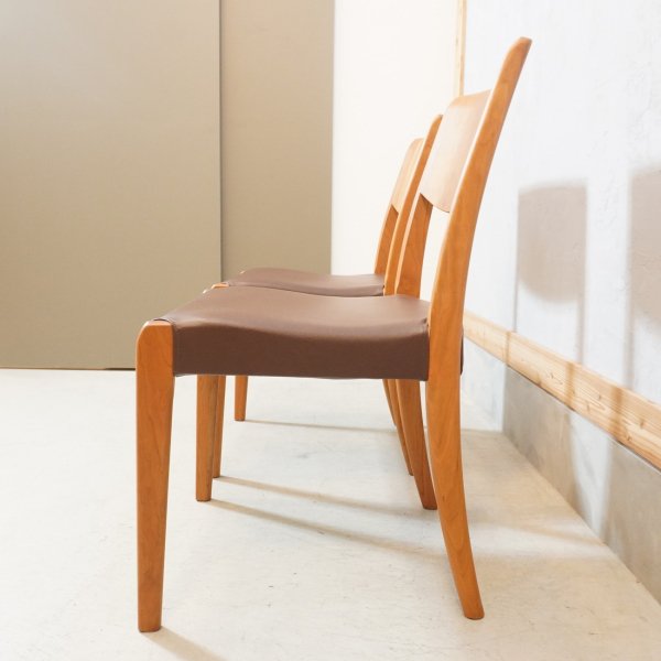 飛騨高山の家具メーカーibata interior(イバタインテリア)のWith(ウィズ) チェリー材  ダイニングチェア2脚セット。シンプルなフォルムの木製椅子。北欧ライクな温もりを感じるデザイン♪ - kokoelma　-ココエルマ- 