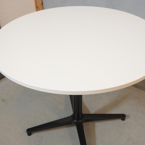 Vitra(ヴィトラ)社のBistro table(ビストロテーブル) ホワイト Vitra(ヴィトラ)社のBistro table(ビストロテーブル) ホワイト