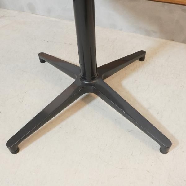 Vitra(ヴィトラ)社のBistro table(ビストロテーブル) ホワイト Vitra(ヴィトラ)社のBistro table(ビストロテーブル) ホワイト