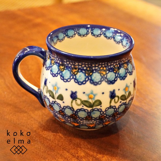 ポーランドの伝統的な食器 Polish Pottery(ポーリッシュ ポタリー)マグカップ。美しいブルーと可愛らしさで人気の高いティーカップ。定番の大きめなマグはスープカップにも♪V352-U006