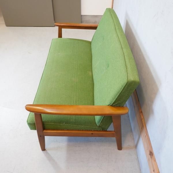 人気のカリモク60より稀少廃番品のタープグリーン Kチェア 2 人気のカリモク60より稀少廃番品のタープグリーン Kチェア 2
