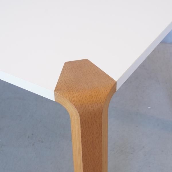 Tendo(天童木工)より建築家 坂倉準三の研究所がデザインした Tendo(天童木工)より建築家 坂倉準三の研究所がデザインした