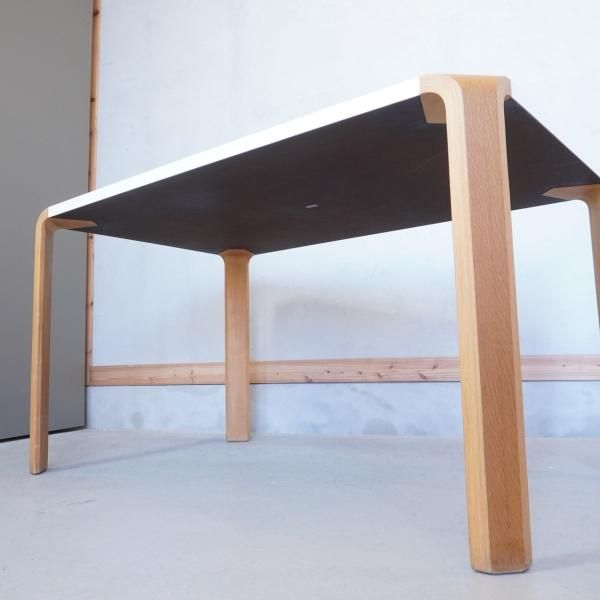 Tendo(天童木工)より建築家 坂倉準三の研究所がデザインした Tendo(天童木工)より建築家 坂倉準三の研究所がデザインした