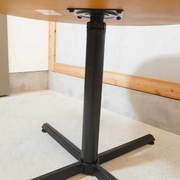 ISSEIKI(一生紀)のALEX(アレックス)昇降式カフェテーブルです。細身で