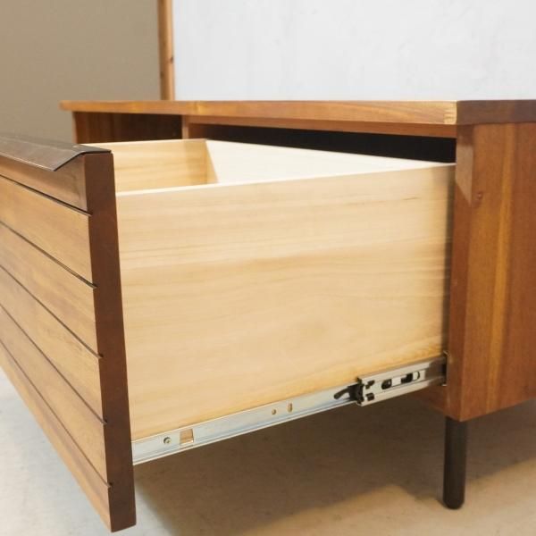 unico(ウニコ)のSWELLA(スウェラ)のテレビボード W1200です unico(ウニコ)のSWELLA(スウェラ)のテレビボード W1200です