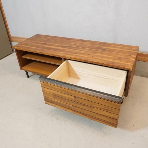 unico(ウニコ)のSWELLA(スウェラ)のテレビボード W1200です unico(ウニコ)のSWELLA(スウェラ)のテレビボード W1200です