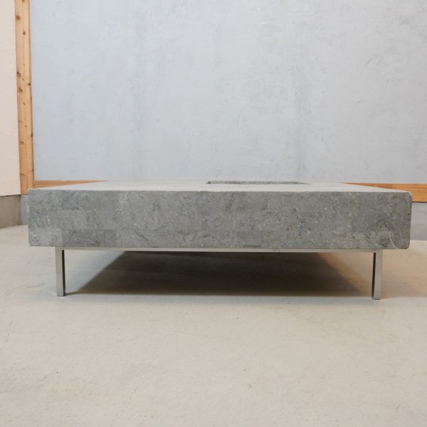 ドイツのメーカーHUKLA(フクラ)よりELT001 リビングテーブルです。石材 