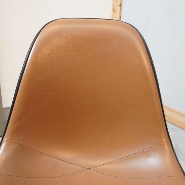 Hermanmiller(ハーマンミラー)社のイームズ スタッキングベース サイド