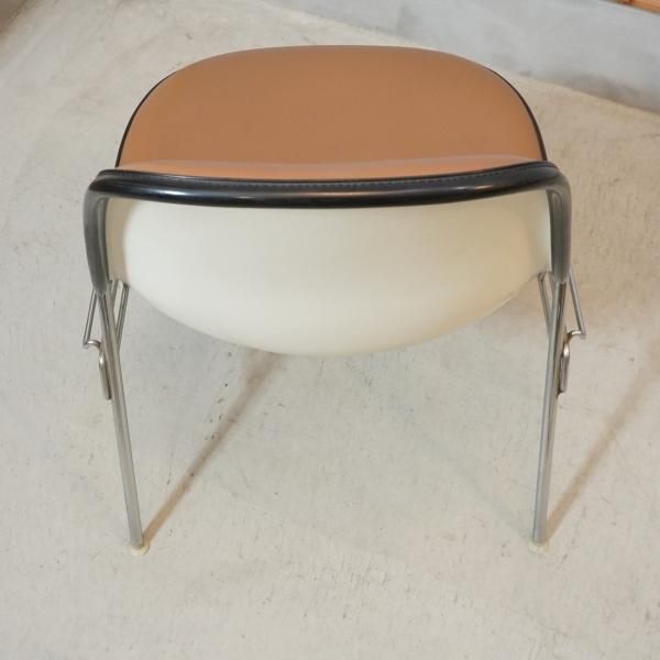 Hermanmiller(ハーマンミラー)社のイームズ スタッキングベース Hermanmiller(ハーマンミラー)社のイームズ スタッキングベース