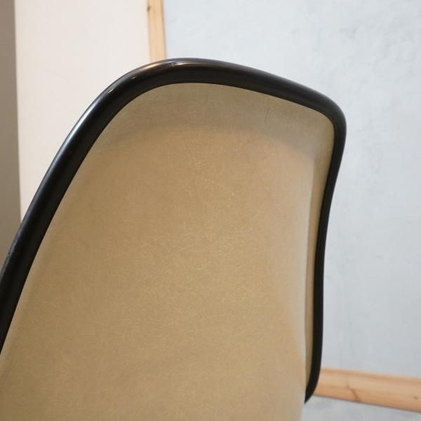 Hermanmiller(ハーマンミラー)社のイームズ スタッキングベース Hermanmiller(ハーマンミラー)社のイームズ スタッキングベース